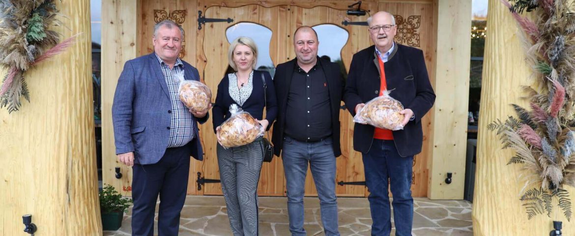 Pâinea plămădită la Cornu Luncii va ajunge în Germania. Un fost primar bavarez este cucerit de calitatea acesteia