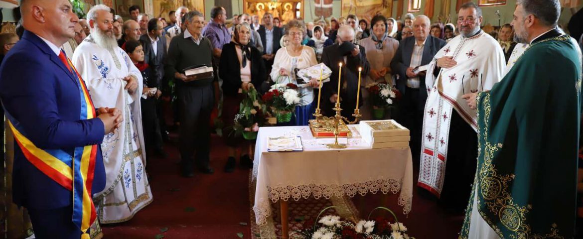 Cuplurile de aur din Comuna Vadu Moldovei au fost sărbătorite la hramul Bisericii „Pogorârea Sfântului Duh”