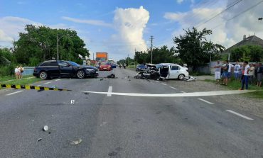 Accident rutier în comuna Drăgușeni. Patru autoturisme au intrat în coliziune. Un șofer este încarcerat