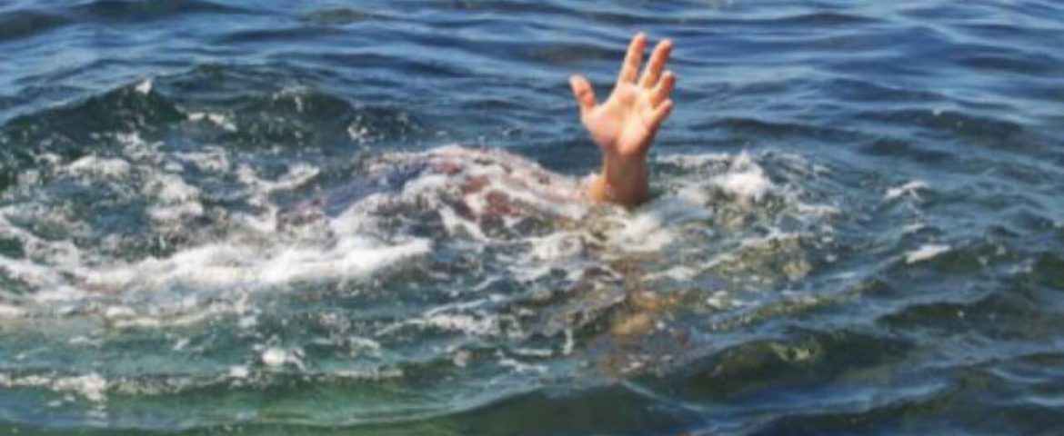 Un bărbat din comuna Baia s-a înecat în râul Moldova. El se afla la pescuit. Un pescar l-a adus fără suflare la mal