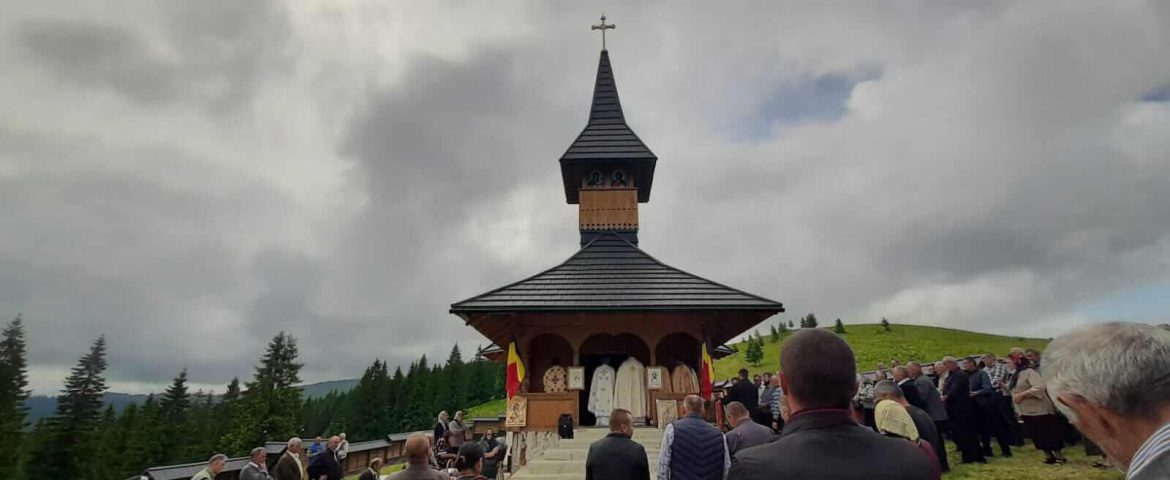Un nou schit înființat în comuna Mălini. Lăcașul zidit pe culmile Stânișoarei este închinat unui sfânt român