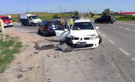 Accident în lanț la ieșirea din Fălticeni spre Baia. Trei mașini s-au ciocnit. Două persoane au ajuns la spital