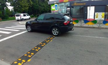 Primăria Fălticeni vrea să „pună capac” exceselor de viteză ale șoferilor. Noi limitatoare montate pe străzi