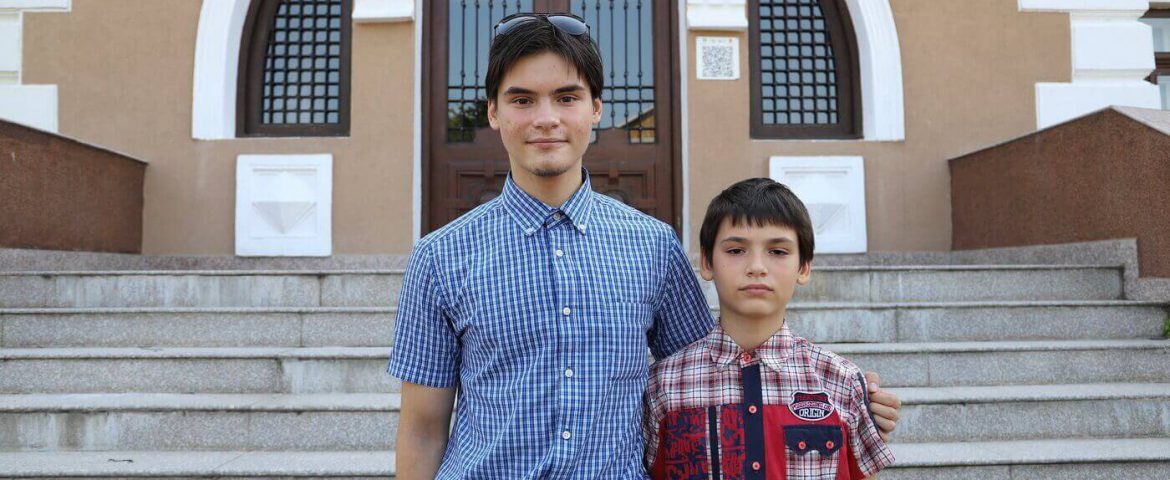 Doi frați reprezintă municipiul Fălticeni la Olimpiada Națională de Astronomie și Astrofizică