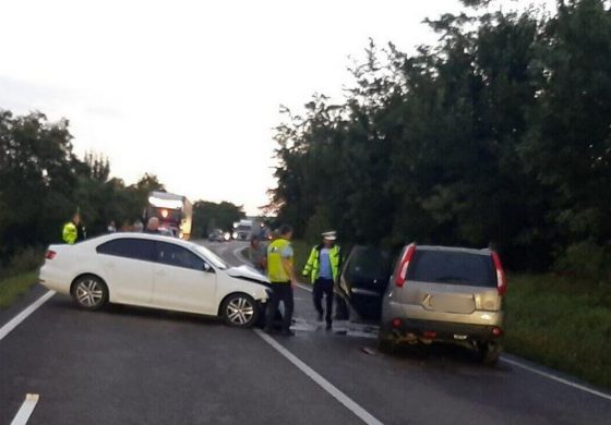 Accident în comuna Bunești. Autorul este un șofer ucrainean. Bărbatul adormise la volan. Trei persoane au ajuns la Spitalul Județean Suceava