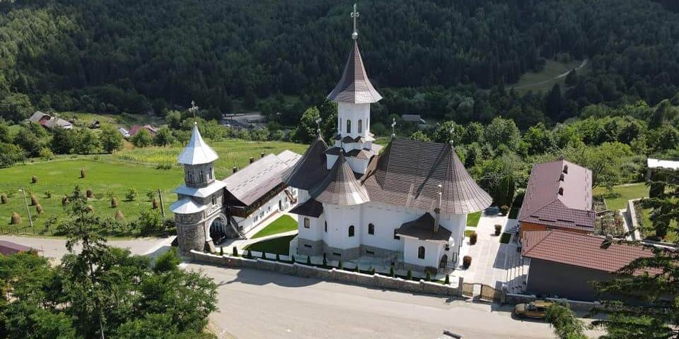 Duminică are loc sfințirea bisericii Mănăstirii Păiseni. Un sobor de arhierei va oficia târnosirea noului lăcaș