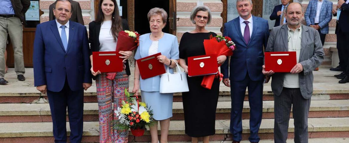 Municipiul Fălticeni are patru noi Cetățeni de Onoare: Medicii Mariana Sigmund și Constantin Moldovanu, voluntara Maria Holtzhauser și jurnalista Adriana Filip