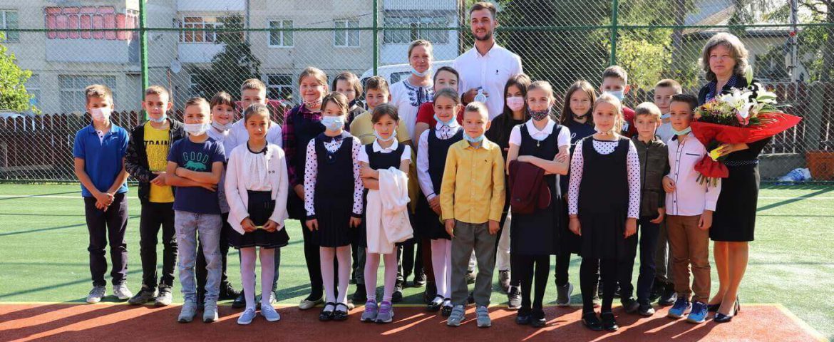 Întâlnire emoționantă și motivațională. Elevii din Rădășeni au aflat povestea de succes marca Ciprian Tudosă. Vicecampionul olimpic s-a întors în satul natal