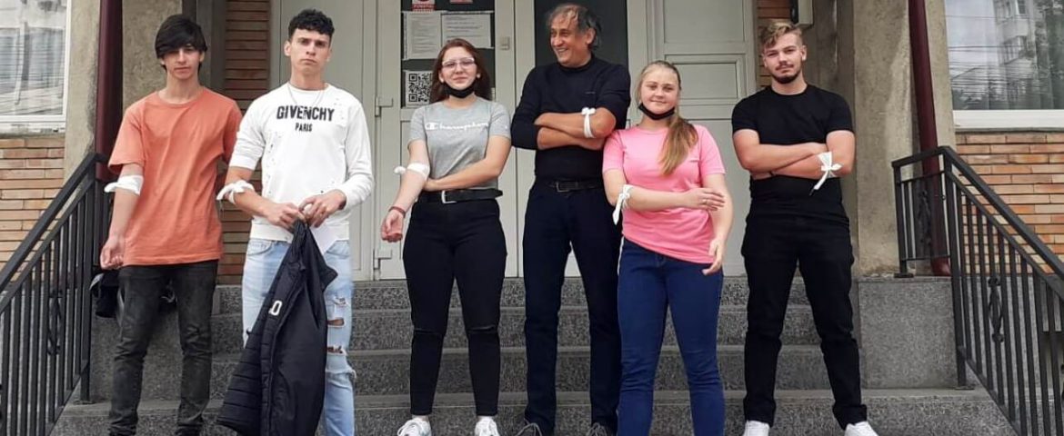 Voluntariat pentru viață. Cinci liceeni de la Colegiul „Mihai Băcescu” au spus „DA” campaniei de donare de sânge