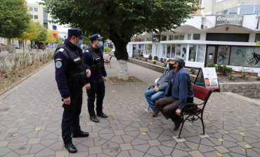 Jandarmii din Fălticeni verifică respectarea restricțiilor actuale. Încep controalele în magazine și pe străzi