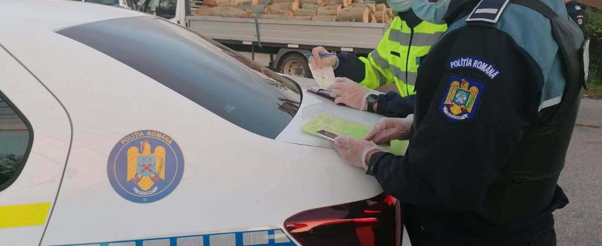 Transport ilegal de lemn. Polițiștii SPR Vadu Moldovei au indisponibilizat un vehicul de 30.000 Euro. Dosar penal, amendă și material lemnos confiscat