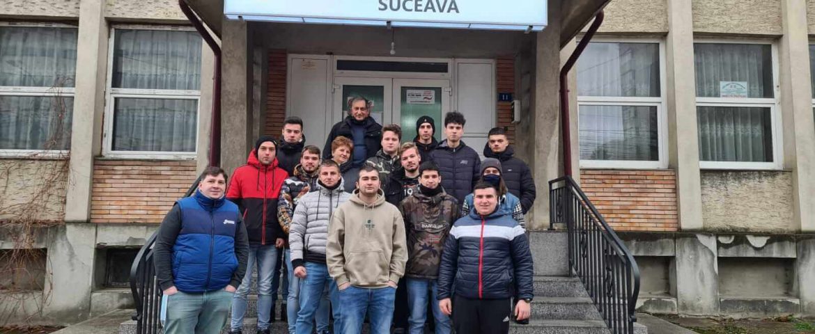 Elevii care salvează vieți. 12 tineri de la Colegiul „Mihai Băcescu” au donat sânge pentru două cazuri medicale grave