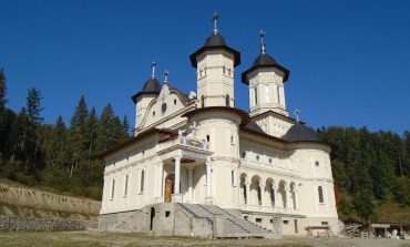 Ortodocșii pe stil vechi sunt în Ajunul Crăciunului. Vineri este Nașterea Domnului. Concert de colinde la Fălticeni