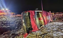 Accident între localitățile Mălini și Slatina. Mașină răsturnată pe câmp. Victima este un tânăr de 22 de ani