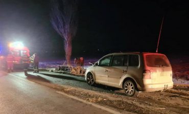 Accident rutier în comuna Boroaia. Coliziune între un autoturism și un atelaj hipo care transporta lemne