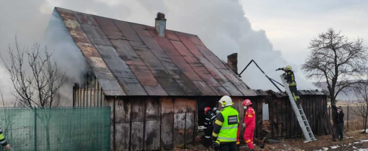 Incendiu cumplit într-o gospodărie din comuna Cornu Luncii. Proprietarul locuinței și-a pierdut viața