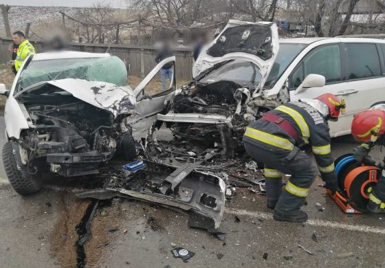 Accident la ieșirea din Fălticeni spre Preutești. Coliziune între două mașini. Un bărbat este în stare de inconștiență