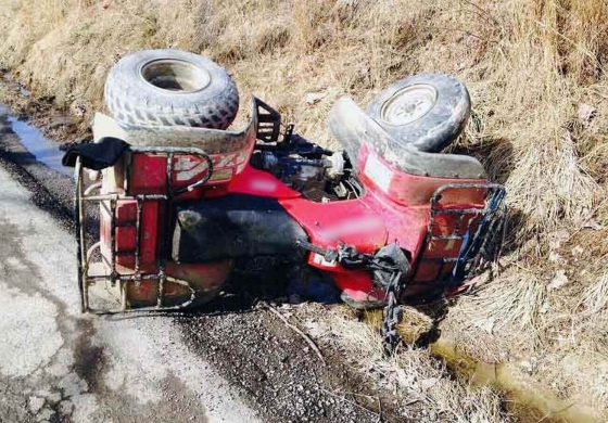 Accident stupid în comuna Dolhești. Tânăr rănit și transportat la spital. Un autoturism și un ATV s-au ciocnit