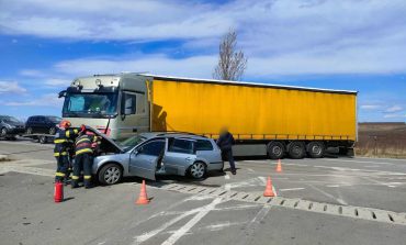 Accident rutier în Spătărești. Coliziune între un autotren și un autoturism. Circulația este blocată pe ambele sensuri