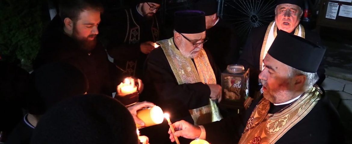 Bisericile și mănăstirile din zona Fălticeni au primit Sfânta Lumină în noaptea sărbătorii de Înviere