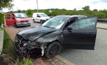 Accident pe strada Sucevei. Autoturism intrat într-un parapet de protecție. Șoferul este în stare de semiconstiență