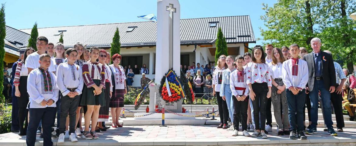 Omagiu la Ziua Înălțării. Eroii comunei Preutești au fost comemorați de autorități, profesori, preoți și localnici