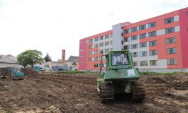Au început lucrările pentru amenajarea parcărilor spitalului din Fălticeni, aleilor pietonale și parcării de la blocul ANL