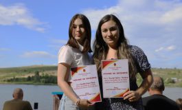 Eleve de excepție din Fălticeni. Daria Purdilă și Simina Buculei au încheiat anul școlar și examenele cu media 10