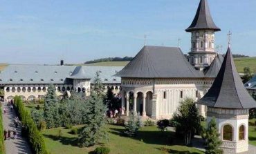 Hramul Mănăstirii Cămârzani. Slujbă arhierească în zi de sărbătoare. Distincție oferită stareței Maria Deac