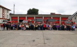 Detașamentul de Pompieri Fălticeni și-a deschis porțile de Ziua Pompierilor. Sute de copii i-au vizitat pe salvatori