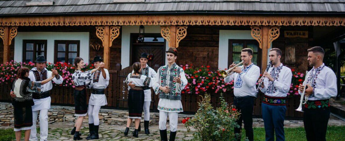 Tânărul Andrei Munteanu lansează noua melodie „Lume dragă-ți mulțumesc“. Cântec dedicat iubitorilor folclorului