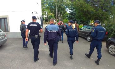 Polițiștii din Fălticeni i-au căutat pe elevii chiulangii. Primele amenzi aplicate. Acțiuni de control derulate în baruri