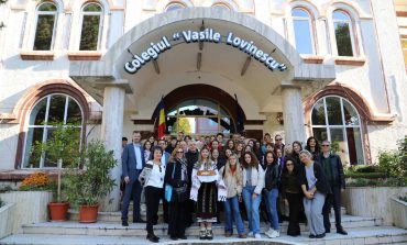 Colegiul „Vasile Lovinescu” desfășoară proiectul Urbes. Oaspeți din Grecia, Italia și Turcia sunt prezenți la Fălticeni