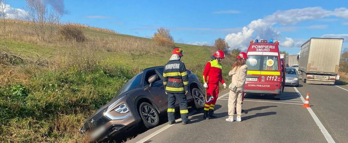 Incident pe raza comunei Bunești. Autoturism oprit în șanț. Șoferiță din Ucraina aflată sub influența alcoolului