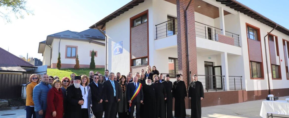 Primarul Neculai Perju și vicepreședintele Vasile Tofan au inaugurat noul dispensar uman din comuna Rădășeni