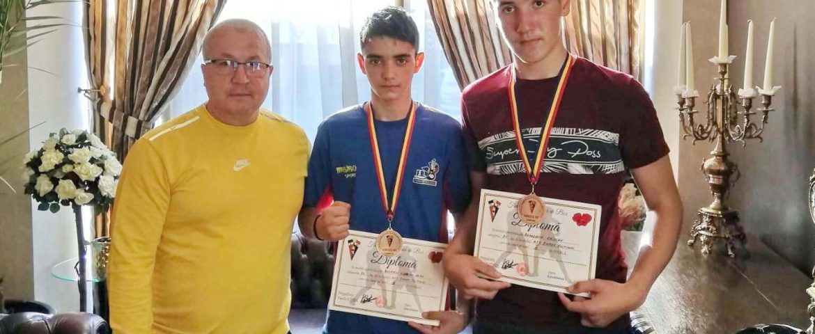 Doi tineri din Fălticeni și Lămășeni au reușit să cucerească medaliile de bronz la Campionatul Național de Box