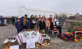 Târg de bunătăți în comuna Cornu Luncii. Elevii și profesorii Școlii ”Constantin Blănaru” au marcat Ziua Recoltei