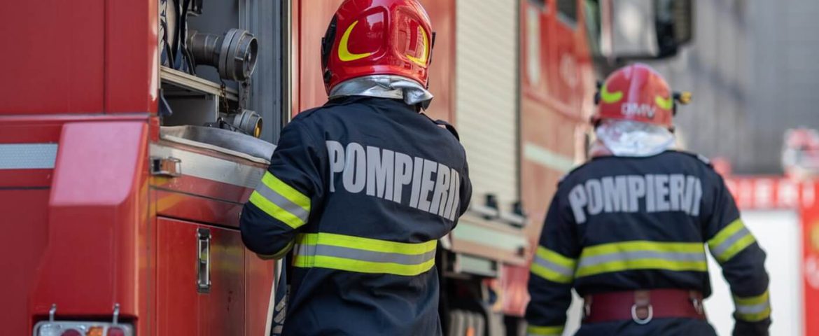 Incendiu într-un apartament din municipiul  Fălticeni. Locatarii blocului s-au autoevacuat. Au intervenit echipaje ale Pompierilor, Ambulanței și Poliției Locale