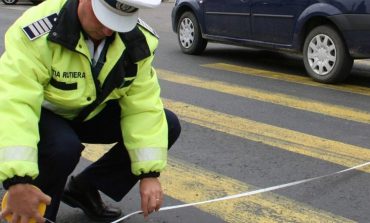 Accident rutier în municipiul Fălticeni. Localnică acroșată de un autovehicul. Ea traversa pe trecerea de pietoni