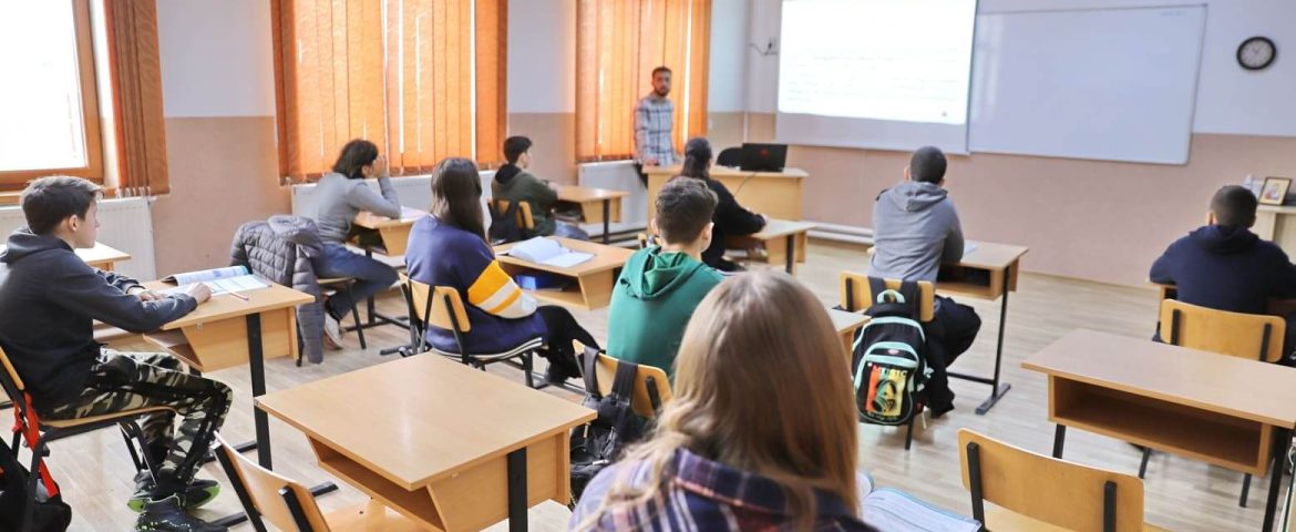 11 școli din zona Fălticeni sunt incluse în Programul „Masa Sănătoasă”. Circa 4.000 de elevi sunt beneficiari