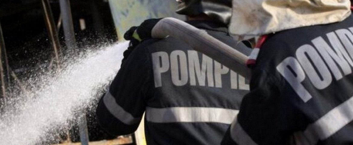 Incendiu în comuna Mălini. Arde anexa unei gospodării. Un bărbat are arsuri pe 60% din suprafața corpului