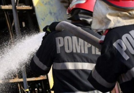 Incendiu la un imobil din satul Bogata. Flăcările au pornit de la utilizarea diluantului pentru aprinderea focului