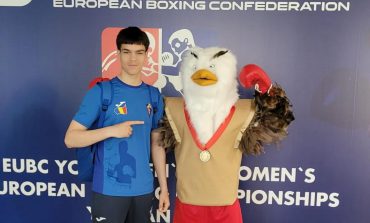 Un tânăr din comuna Baia luptă pentru România la Campionatul European de Box. Eduard Mușet vrea medalia de aur