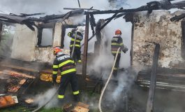 Incendiu declanșat într-o gospodărie din comuna Rădășeni. Flăcările au făcut prăpăd. Nu sunt victime