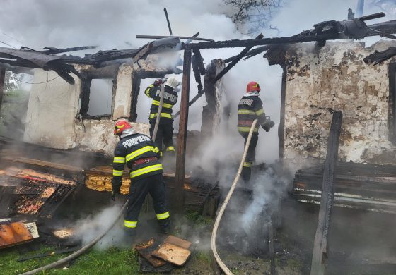 Incendiu declanșat într-o gospodărie din comuna Rădășeni. Flăcările au făcut prăpăd. Nu sunt victime