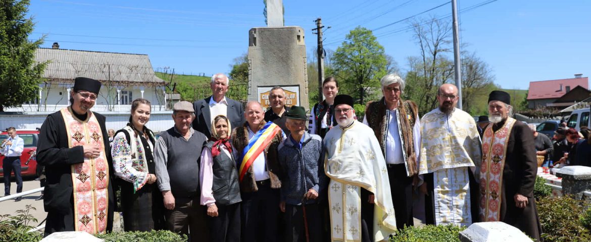 Eroii satului Petia au fost comemorați. Sfințire de drapel și gest de recunoștință pentru veteranul Ștefan Țăranu