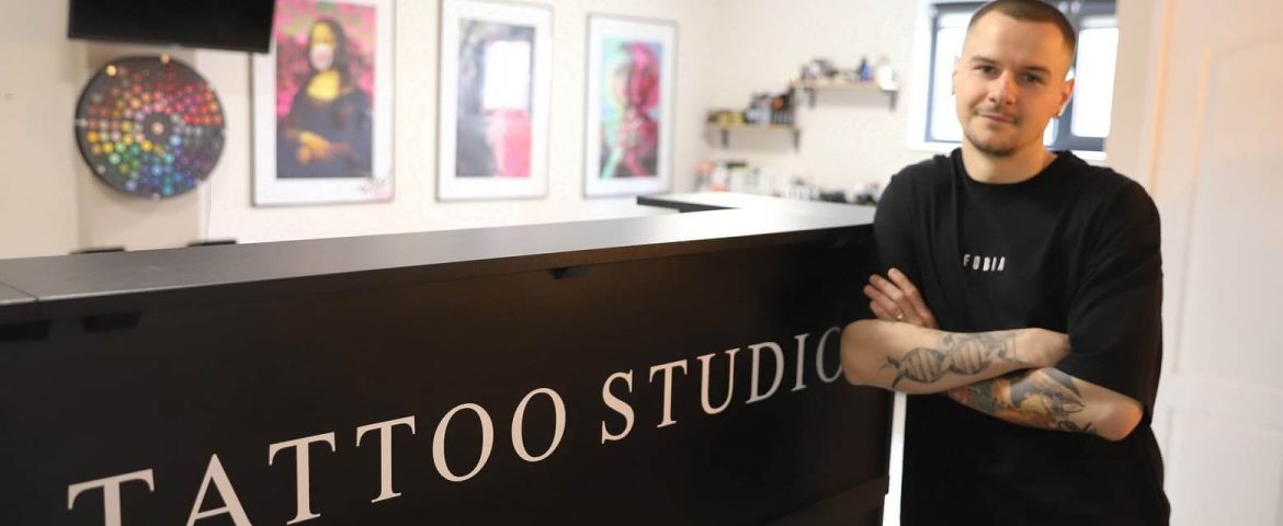 Primul salon de tatuaje din Fălticeni. Afacerea aparține unui tânăr dublu premiat la un concurs internațional