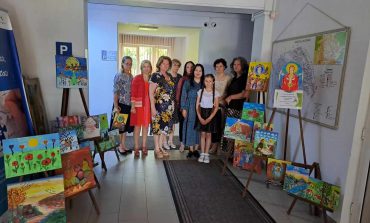 Picturile unei eleve talentate din comuna Rădășeni dau culoare Inspectoratului Școlar Județean Suceava