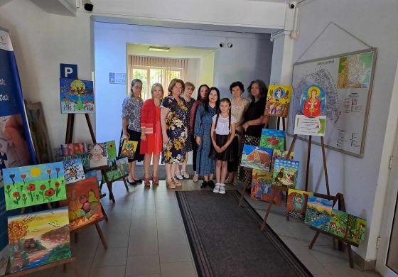 Picturile unei eleve talentate din comuna Rădășeni dau culoare Inspectoratului Școlar Județean Suceava