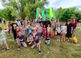 Preotul Adrian Brădațanu și câțiva antreprenori au organizat „Ziua Bucuriei” pentru 250 de copii din Fălticeni
